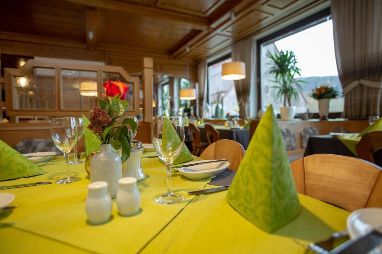Landidyll Hotel Zum Alten Schloss Kirchensittenbach ภายนอก รูปภาพ
