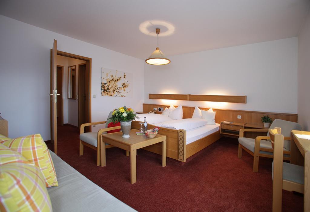 Landidyll Hotel Zum Alten Schloss Kirchensittenbach ภายนอก รูปภาพ